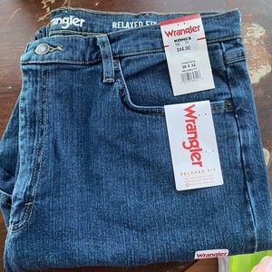 Men’s Wrangler Relaxed - Fit Stretch Jeans - Brand new